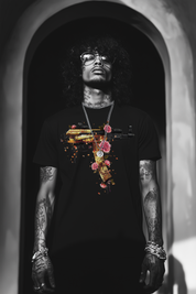 GUNS ‘N’ FLOWERS - Mens Black Tee